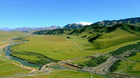 河流山脉高源牧场山谷草甸航拍大景