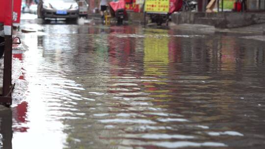 城中村下雨污水脏乱差环境视频素材模板下载