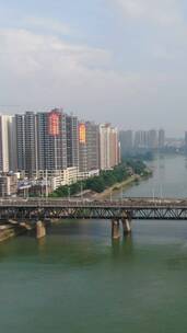 城市航拍湖南衡阳跨湘江大桥竖屏