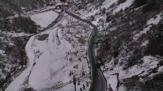 云南独龙江贡山贡独公路航拍雪山垭口风光