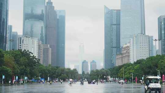 4K珠江新城花城汇阴雨天台风天建筑游客视频素材模板下载