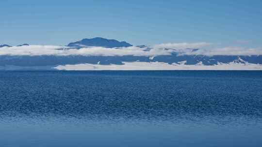 新疆赛里木湖冬季雪景