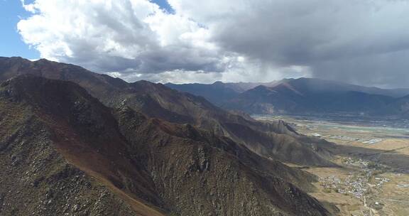 航拍山间美景