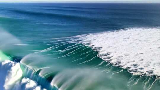 高空俯瞰大海海浪景观