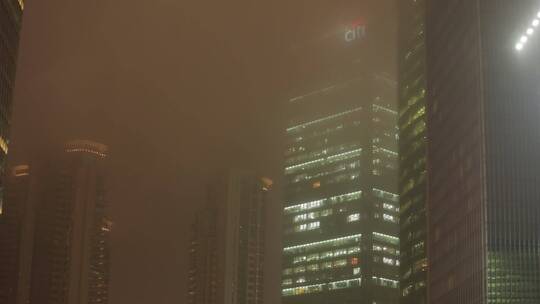 雨雾高楼