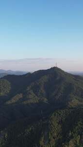 竖版航拍巍峨高山山川蓝天白云怀化