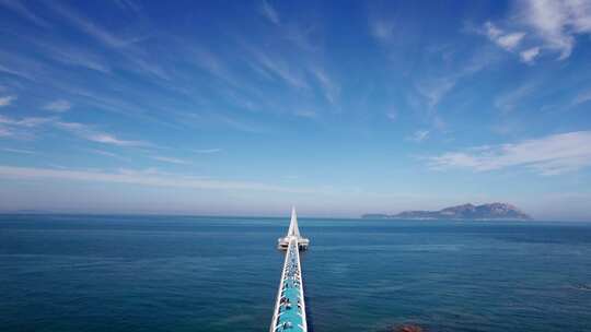 航拍青岛西海岸海军公园栈桥特写