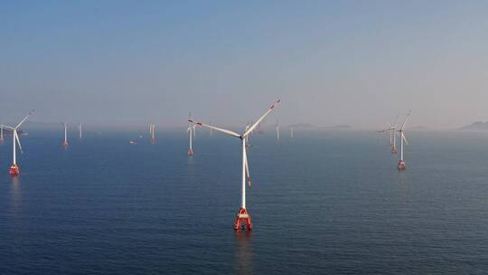 航拍碧海蓝天海上风电新能源4K30
