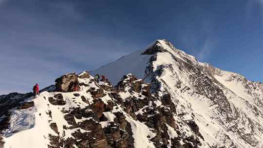 四川阿坝岷山山脉雪宝顶日出云海风光