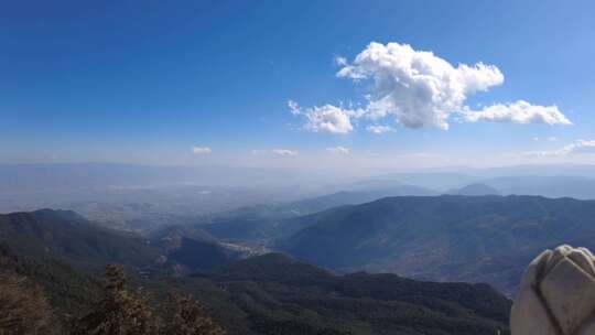 云南大理鸡足山蓝天白云大气延时摄影