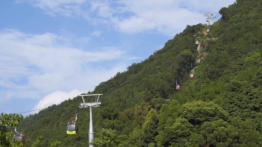 景区缆车索道观光缆车特写山上风景旅游景点