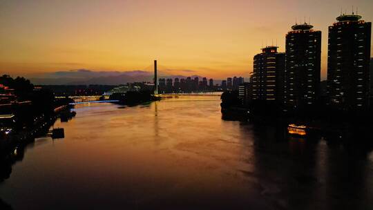 夕阳下的城市余晖