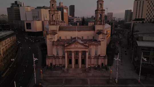 城市航拍英国利兹市中心教堂地标天际线日出