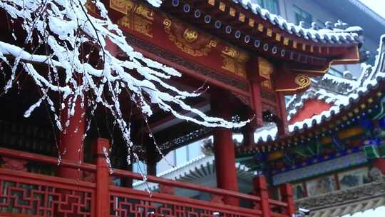 西安古建筑罔极寺大雪视频素材模板下载