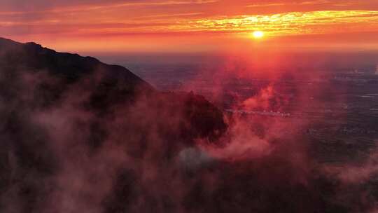 航拍高山秦岭云海 日落晚霞