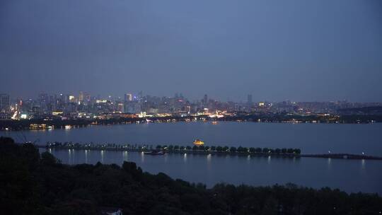 杭州宝石山景区六角亭看西湖夜景