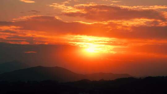 山峰晚霞日落黄昏山脉唯美夕阳群山远山风景视频素材模板下载