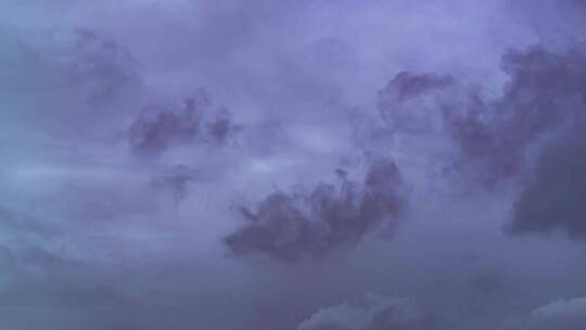 特殊气候实拍暴雨来袭前乌云笼罩天空延时视频素材模板下载