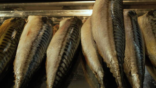 烤熟的海鱼