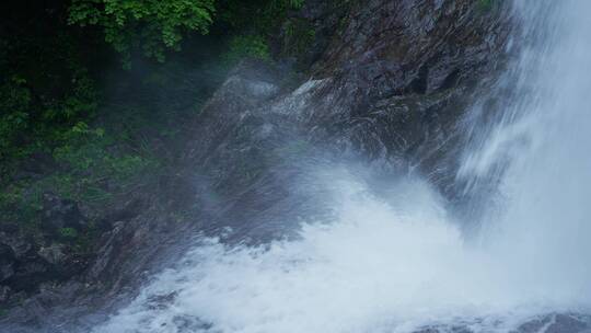 4K高清山区山泉水升格清澈流水降水