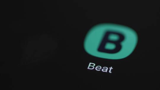 手指点击Beat应用程序的特写镜头