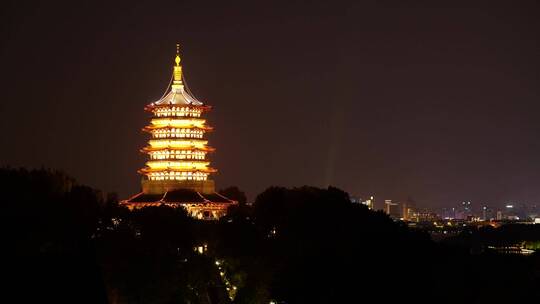 杭州西湖雷峰塔夜景