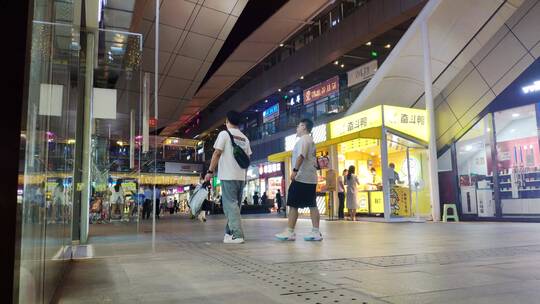 奋斗鸭零食小吃品牌风味门店延时夜景西咸视频素材模板下载