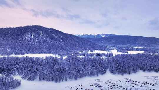 航拍新疆雪山风光