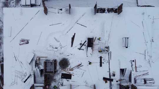 俯瞰冬天的房屋建筑工地视频素材模板下载