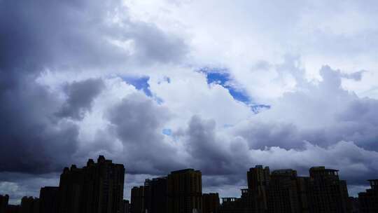 城市小区乌云散开 雨过天晴 城镇阴转晴