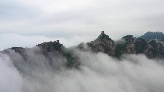 北京司马台长城夏季日出云海震撼景观