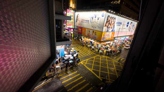 香港旺角 十字路口 夜景人流 雨夜