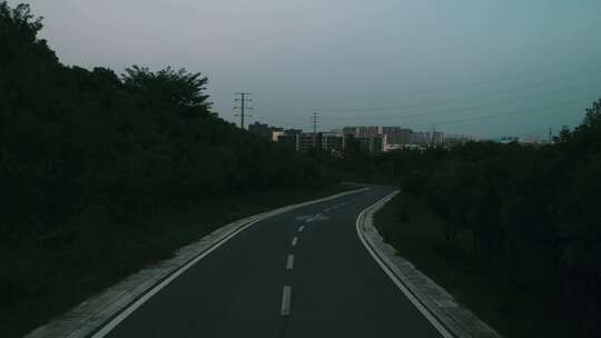 山路滑滑板