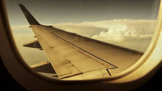飞机轩窗外的风景