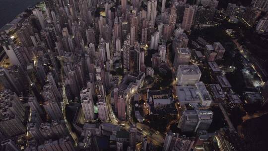 航拍香港CBD发达的现代商务建筑道路夜景