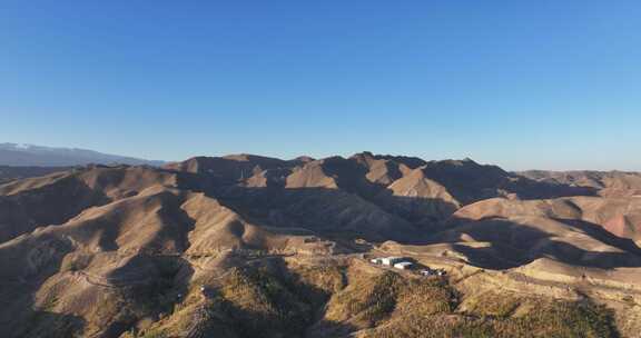 新疆天山清晨阳光航拍