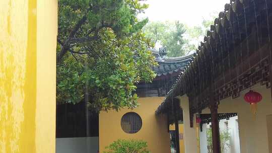 寺庙下雨素材苏州北寺塔实拍