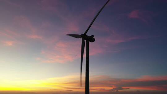 唯美风车海边傍晚夕阳晚霞泉州风车岛风车视频素材模板下载