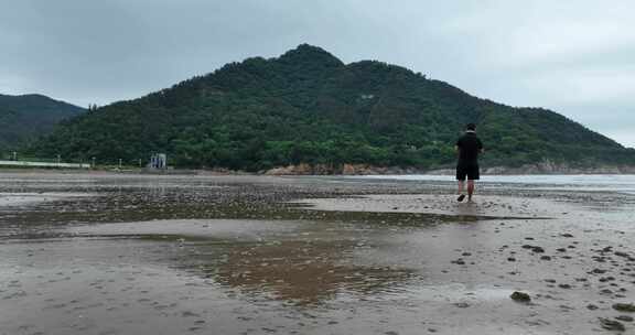 台风天高罗海滩游玩