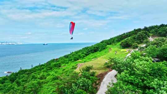 海边滑翔伞青岛风光青岛航拍