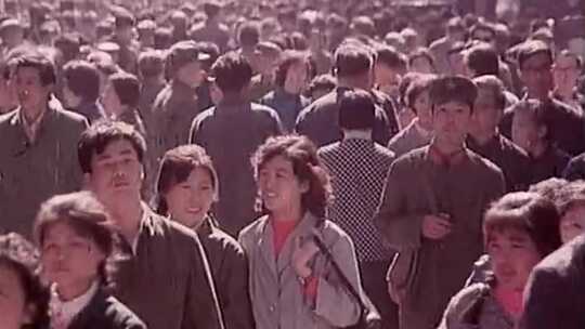 改革开放早期 街头服装 青年 妇女 制衣厂