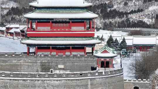 7倍渐远居庸关牌匾特写到双关雪景