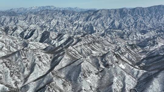 雪山 从左至右 仰拍