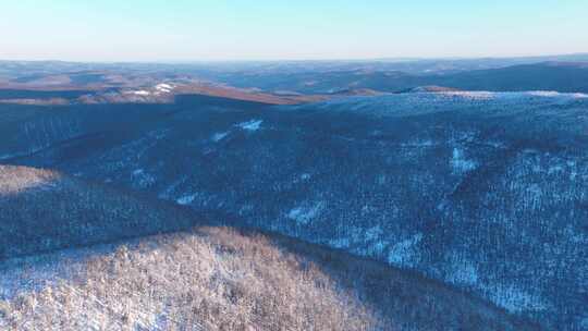 大兴安岭冬季林海雪原山峦起伏