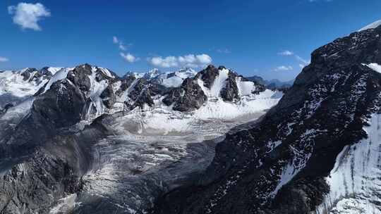 新疆天山雪山