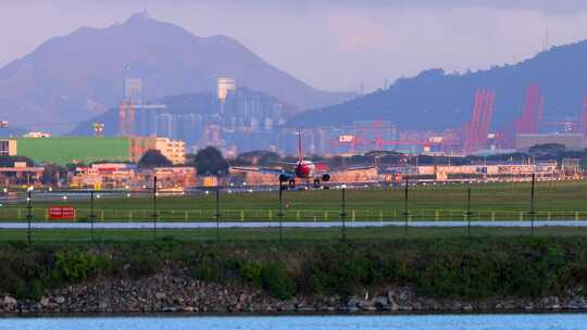 深圳航空飞机在深圳机场降落