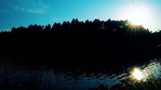 河面夕阳