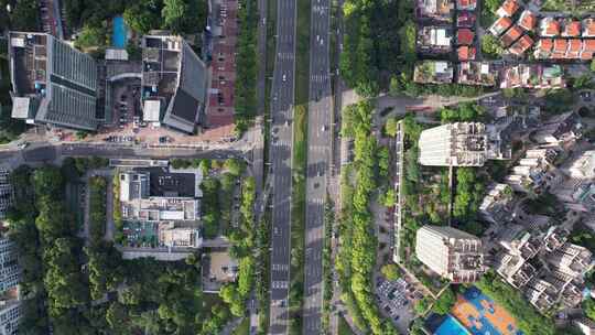 城市高楼间道路航拍