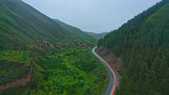 烟雨云雾缭绕的青山公路航拍