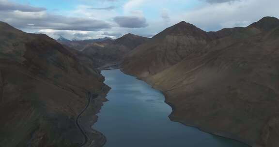 西藏日喀则满拉水库雪山湖泊高空航拍